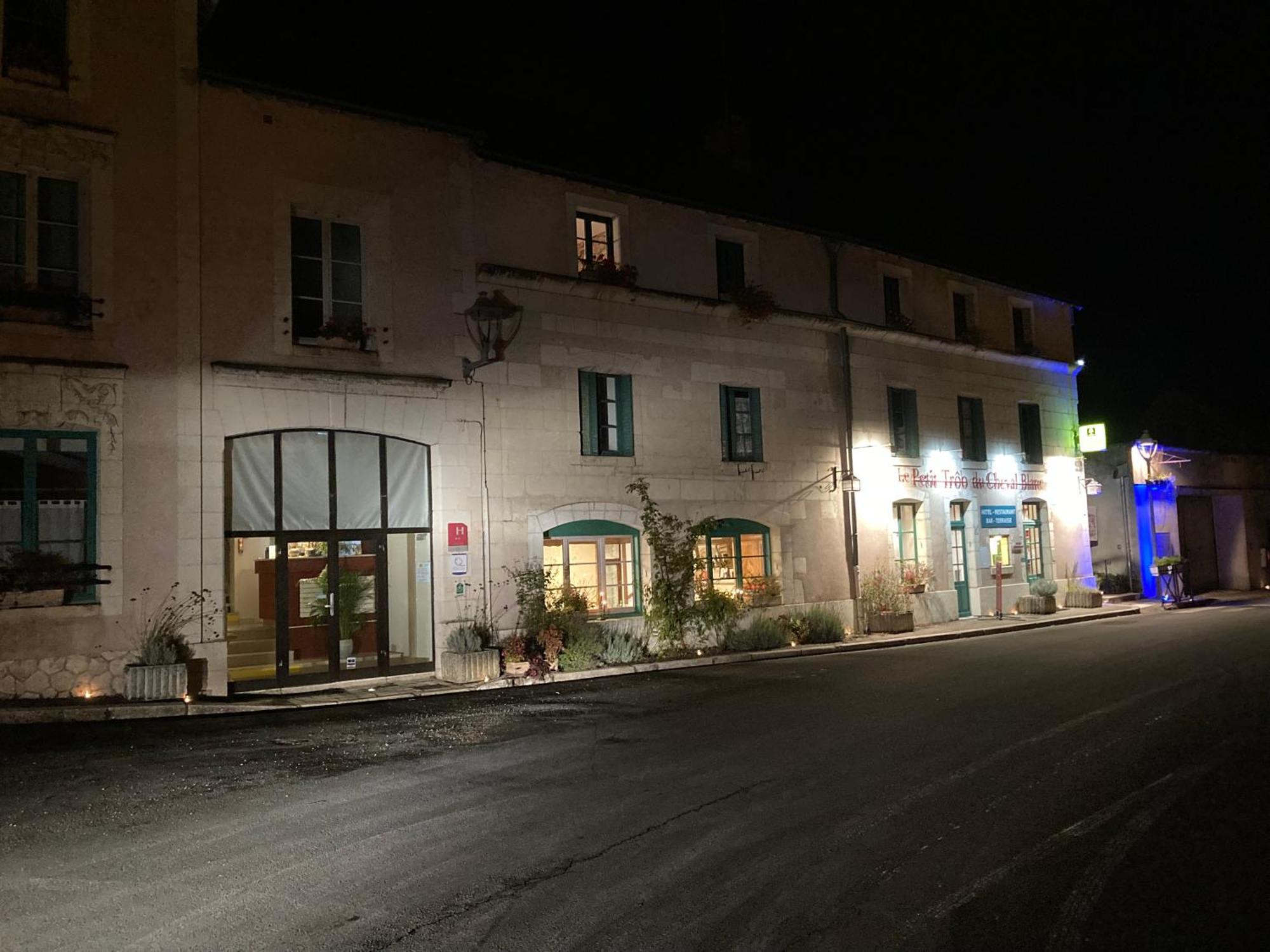 Hotel Logis Le Petit Du Cheval Blanc *